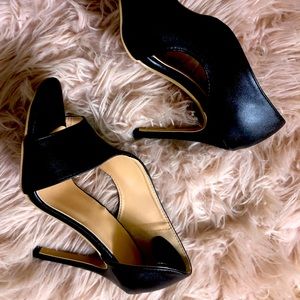 Sexy black leather pumps.